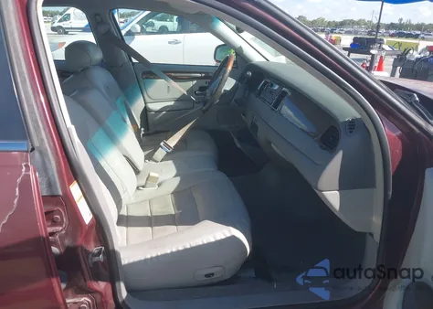 2002 Lincoln Town Car Signature from USA, damaged, VIN 1LNHM82W22Y635311